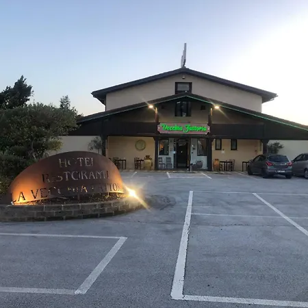 酒店 Maison Luciano Vecchia Fattoria Ristorante Pizzeria 3*